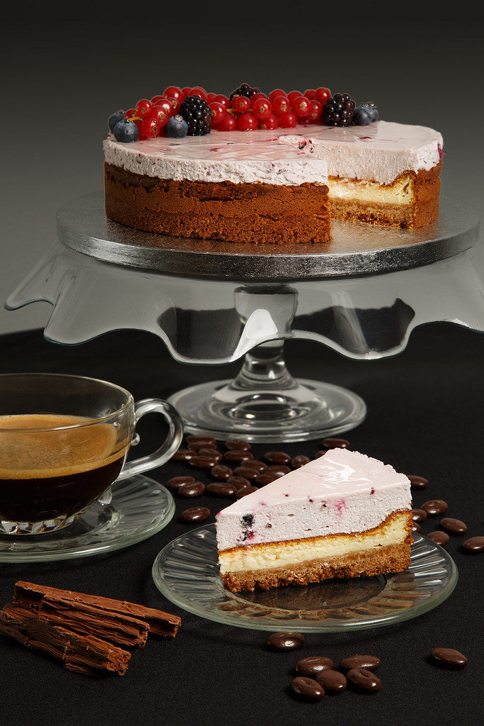 Keptas sūrio ir juodųjų serbentų tortas