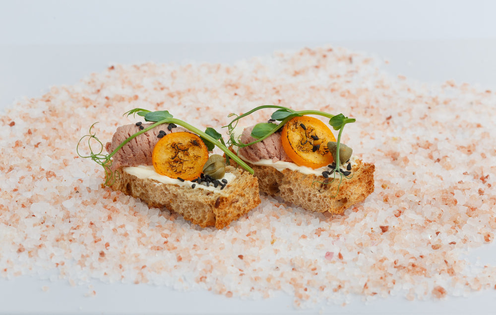 Sumuštinukas su žasų kepenėlių paštetu ir kinkanais