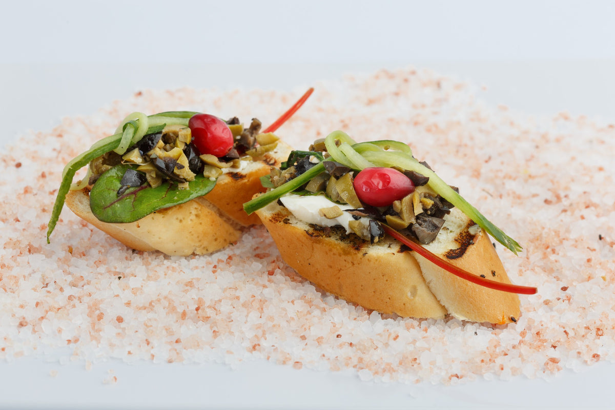 Brusketa su alyvuogėmis ir fetta