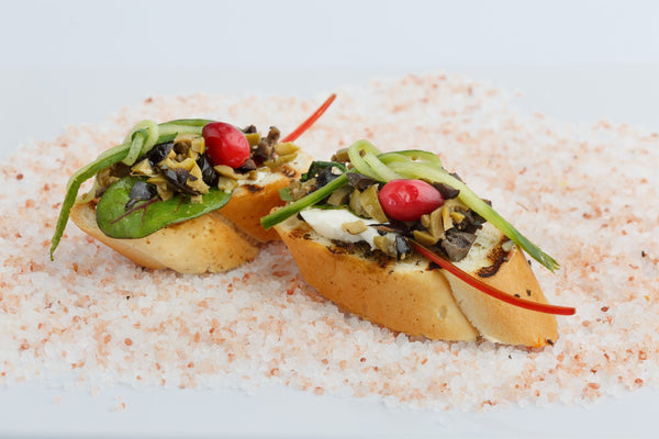 Brusketa su alyvuogėmis ir fetta