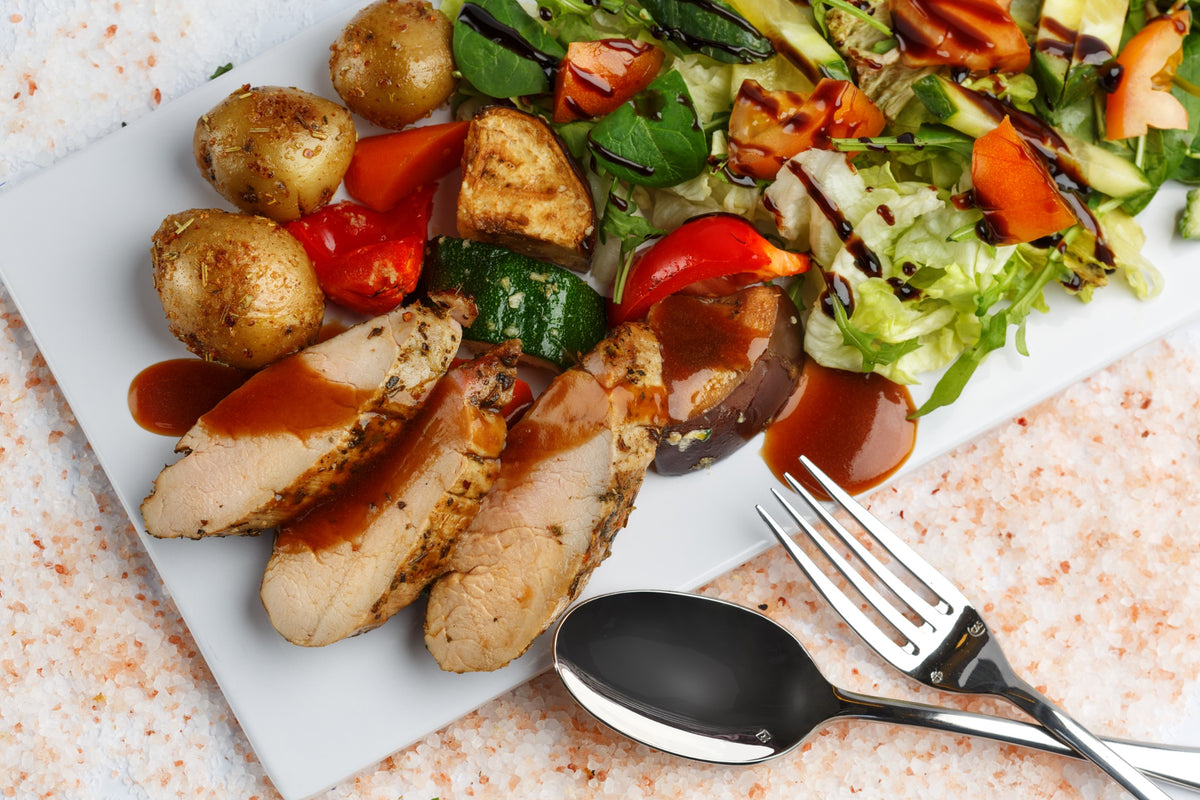 Kiaulienos išpjovos gabaliukai raudono vyno pdaže