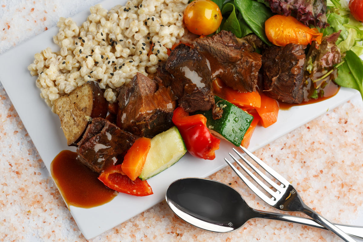 Jaučio žando troškinys su daržovėmis ir teriaki padažu