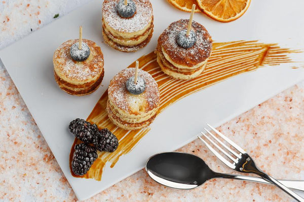 Mieliniai blyneliai su klevų sirupu